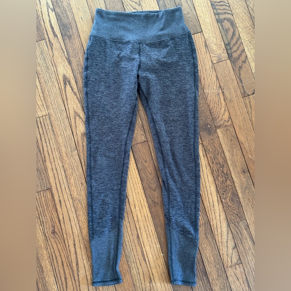 ALO ALOSoft Lounge Leggings - Dark Heather Gray -  Ribbed Accents

Women’s Small